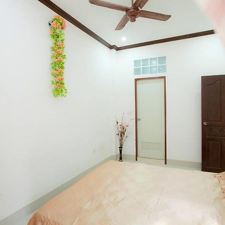 New Era Guesthouse Phuket Bagian luar foto