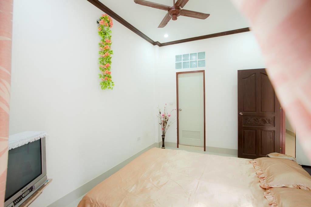 New Era Guesthouse Phuket Bagian luar foto