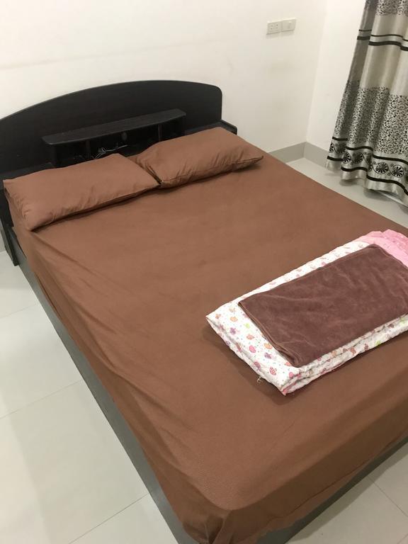 New Era Guesthouse Phuket Bagian luar foto